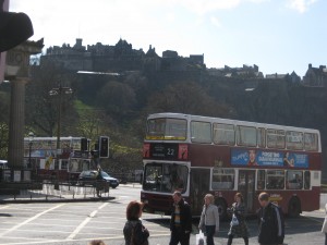 Lothian bus with Edinburgh Castel in the background