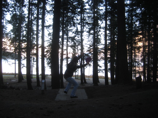 Throwing the Frisbee Throwing the Frisbee